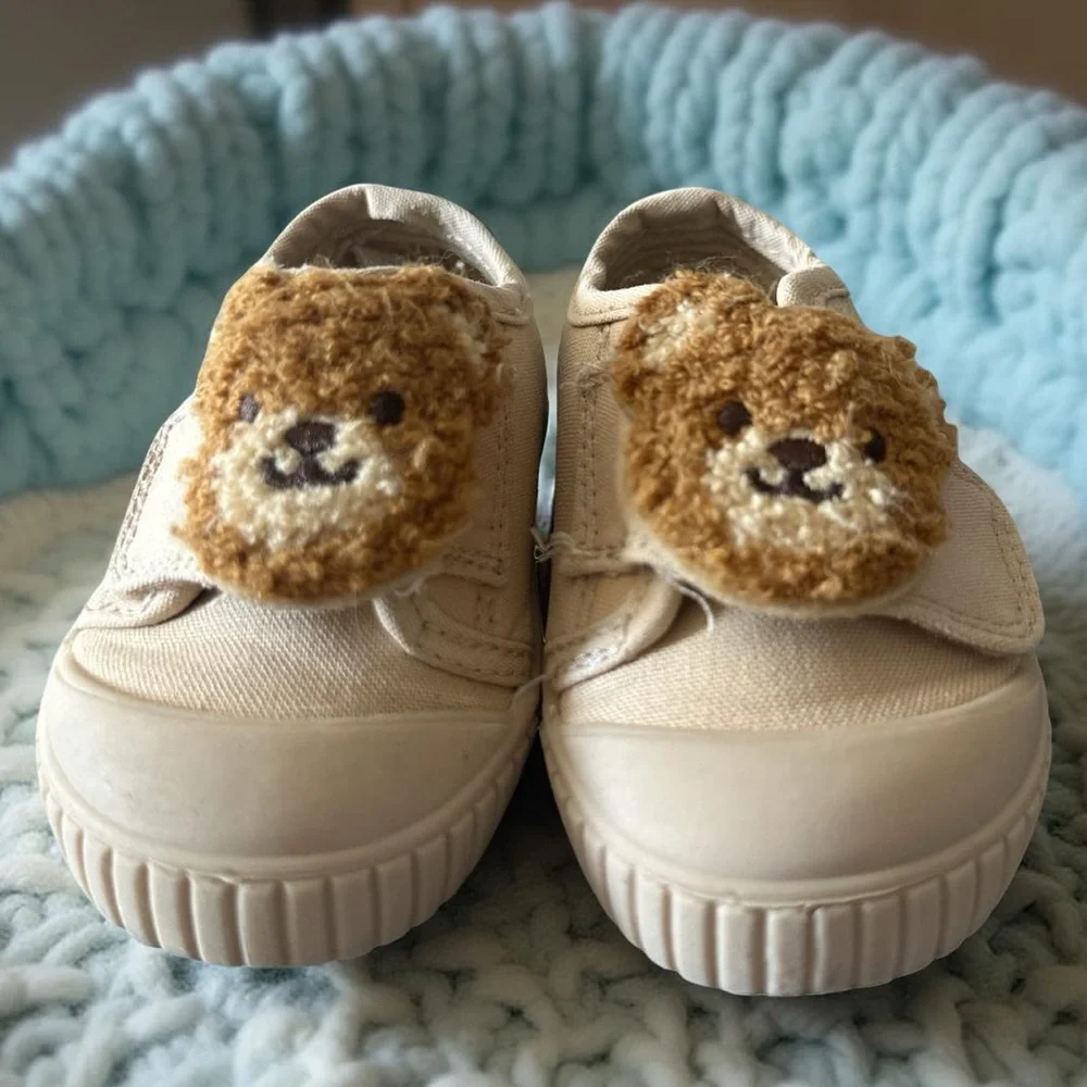 Bear Canvas Shows Baby Boy/Girl Unisex Size 4